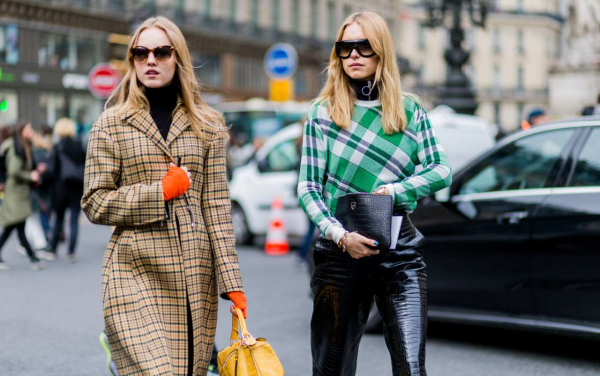 Французская формула стиля: как носить и с чем сочетать водолазку этой зимой