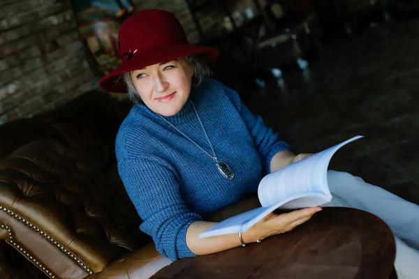 
                Как оставаться красивой после 40? Станьте белой вороной