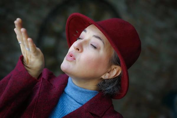 
                Как оставаться красивой после 40? Станьте белой вороной