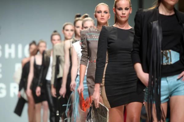 Как стать обладательницей красивой осанки, обучаясь модельному шагу?
Как стать обладательницей красивой осанки, обучаясь модельному шагу?