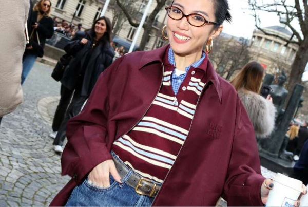 Как звезда: как стилизовать осенью поло в полоску, с чем носить