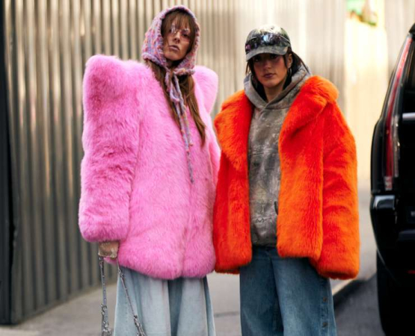 Красный макинтош, бомбер и другие интересные идеи верхней одежды на осень Красный макинтош, бомбер и другие интересные идеи верхней одежды на осень