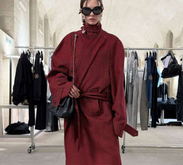 Красный макинтош, бомбер и другие интересные идеи верхней одежды на осень Красный макинтош, бомбер и другие интересные идеи верхней одежды на осень