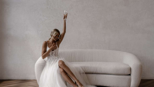 Летняя свадьба 2025: модные тренды и советы стилиста для невест