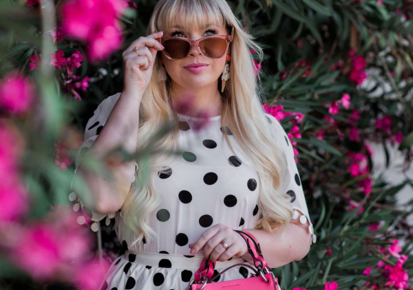 Мило и женственно: как и с чем носить летом платье в горошек Мило и женственно: как и с чем носить летом платье в горошек