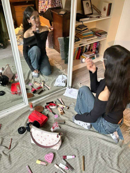 Модный тренд или становление личности: почему подростки выбирают эстетику Messy girl Модный тренд или становление личности: почему подростки выбирают эстетику Messy girl