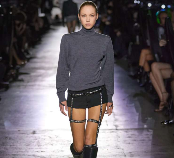 Пятьдесят оттенков серого: как выглядит самый модный свитер сезона Пятьдесят оттенков серого: как выглядит самый модный свитер сезона