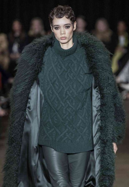 Пятьдесят оттенков серого: как выглядит самый модный свитер сезона Пятьдесят оттенков серого: как выглядит самый модный свитер сезона