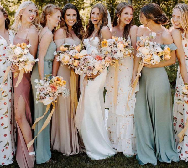 Платье подружки невесты: модные образы, чтобы выделиться среди гостей Платье подружки невесты: модные образы, чтобы выделиться среди гостей