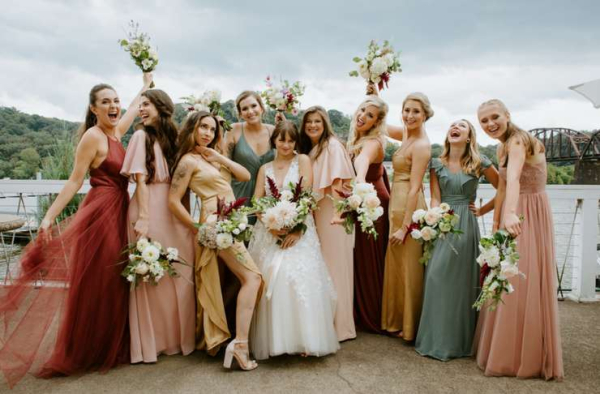 Платье подружки невесты: модные образы, чтобы выделиться среди гостей Платье подружки невесты: модные образы, чтобы выделиться среди гостей