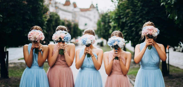 Платье подружки невесты: модные образы, чтобы выделиться среди гостей Платье подружки невесты: модные образы, чтобы выделиться среди гостей