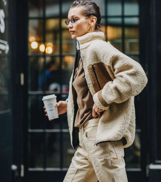 Под лаской плюшевого пледа: как и с чем носить флисовые толстовки Под лаской плюшевого пледа: как и с чем носить флисовые толстовки