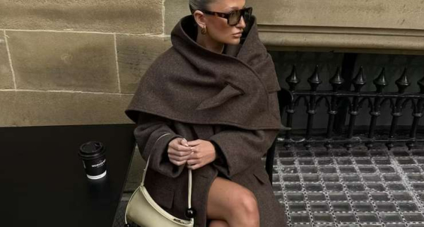 Подари мне платок: как стильно носить его осенью 2025 Подари мне платок: как стильно носить его осенью 2025