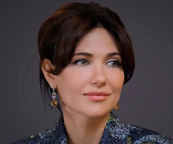 Повторяем образ звезды: разбор макияжа Екатерины Климовой
Повторяем образ звезды: разбор макияжа Екатерины Климовой