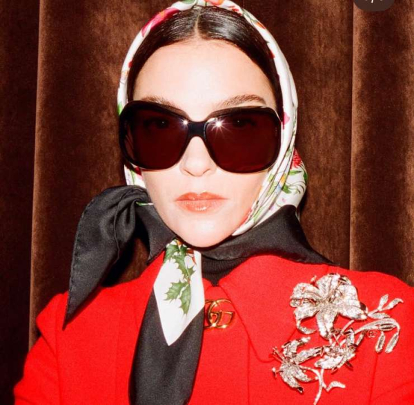 Шарфы, которые взорвали подиумы: 5 идей для шикарных образов