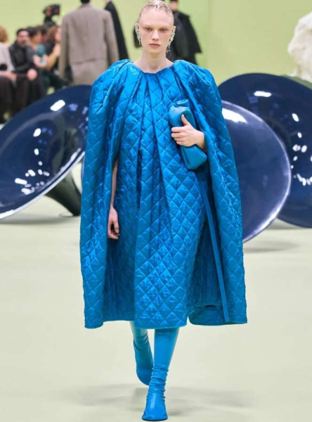 Синий-синий иней: как и с чем носить трендовый цвет осени — 4 совета стилиста Синий-синий иней: как и с чем носить трендовый цвет осени — 4 совета стилиста