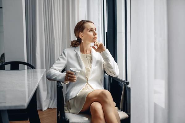 Тихая роскошь: что это такое и как выглядеть элегантно без показного блеска
Тихая роскошь: что это такое и как выглядеть элегантно без показного блеска