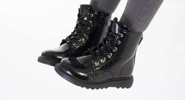 Туфли, кроссовки и сапоги: 5 моделей обуви, которые пригодятся в учебном году Туфли, кроссовки и сапоги: 5 моделей обуви, которые пригодятся в учебном году