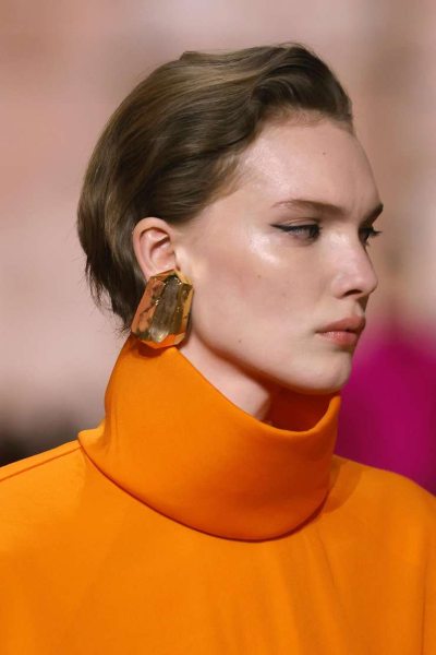 Жемчуг, ассиметрия, цепи XXL: разбираем ювелирные тренды сезона Жемчуг, ассиметрия, цепи XXL: разбираем ювелирные тренды сезона