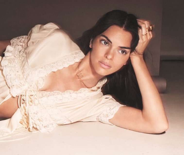 Женщина в белом: как носить главный цвет 2026 года Женщина в белом: как носить главный цвет 2026 года