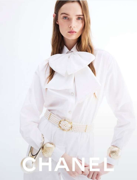 Женщина в белом: как носить главный цвет 2026 года Женщина в белом: как носить главный цвет 2026 года